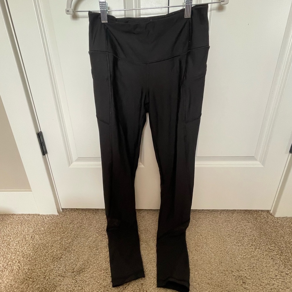 Black with mesh cutout, Victoria Sport (knockout by VS) leggings, size small!